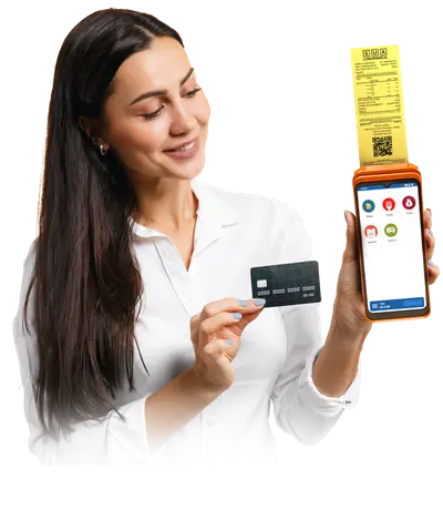 Atendente usando PDV Mobi em maquininha Smart POS